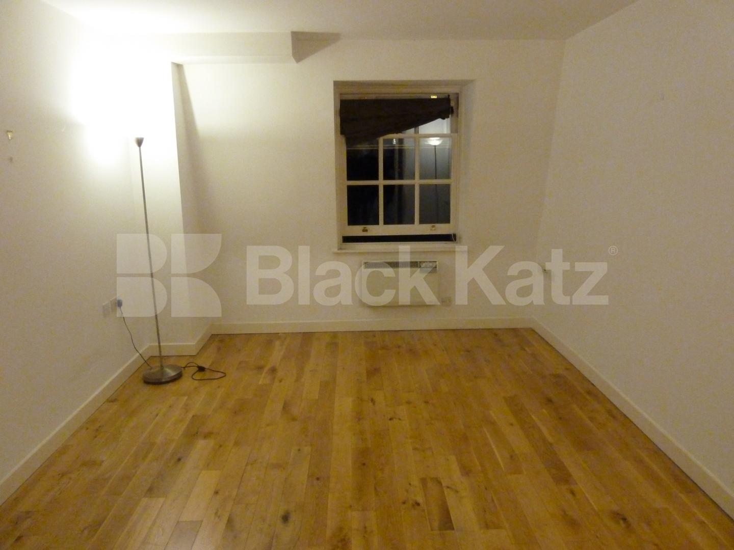 			NEW INSTRUCTION, 1 Bedroom, 1 bath, 1 reception Flat			 Stoke Newington High Street, STOKE NEWINGTON 